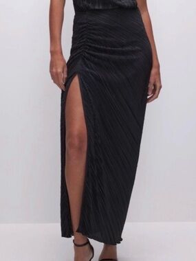 Good American Black Pleated Maxi Skirt with Side Slit